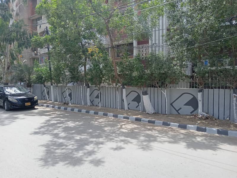 35000. . 1 bed lounge. Erum centre flat portion. Iftikhar estate. Erum centre gulshan block 16. 17