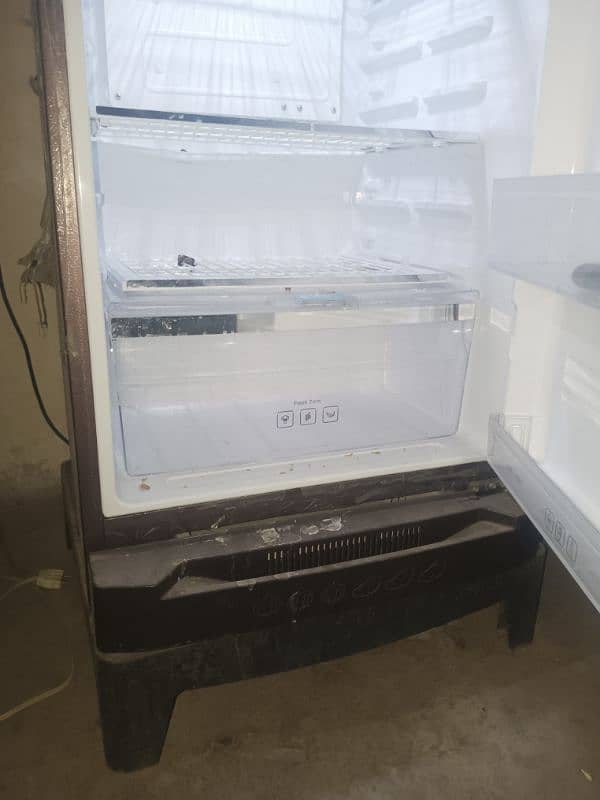 Kenwood big size Fridge 7