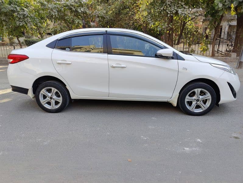 Toyota Corolla yaaris automatic GLI 2021 4