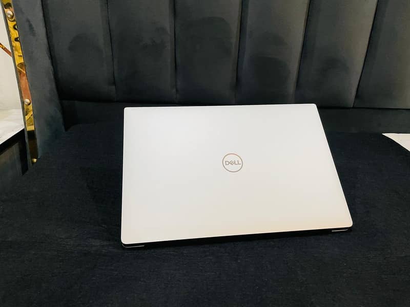 Dell Workstation 5540 C-i7 9th Gen PowerFul Hard Working Laptop 1