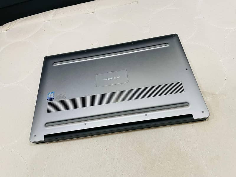 Dell Workstation 5540 C-i7 9th Gen PowerFul Hard Working Laptop 7