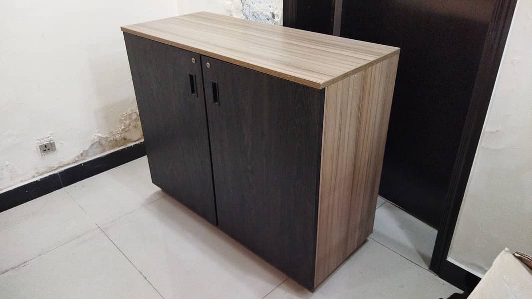 Office Side Tables/ Wooden office table for sale 0