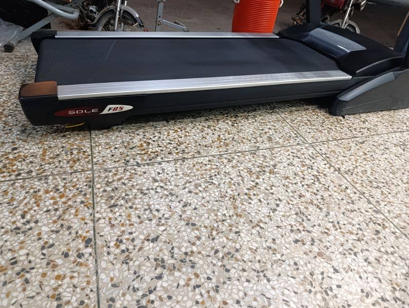 Sole F85 Treadmill 4hp motor 180kg capacity Original machine 1