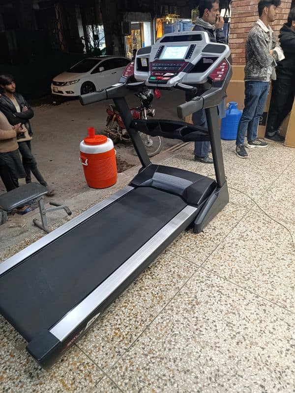 Sole F85 Treadmill 4hp motor 180kg capacity Original machine 2