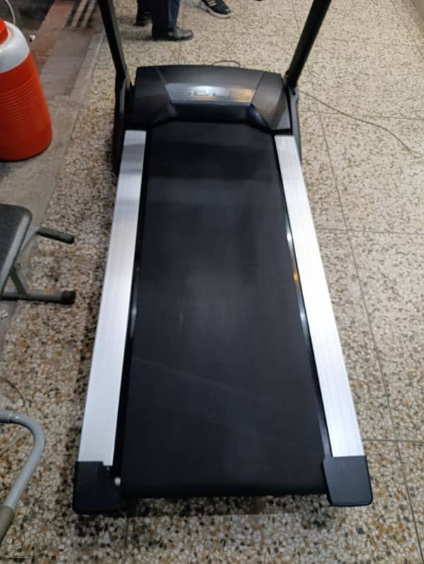 Sole F85 Treadmill 4hp motor 180kg capacity Original machine 3