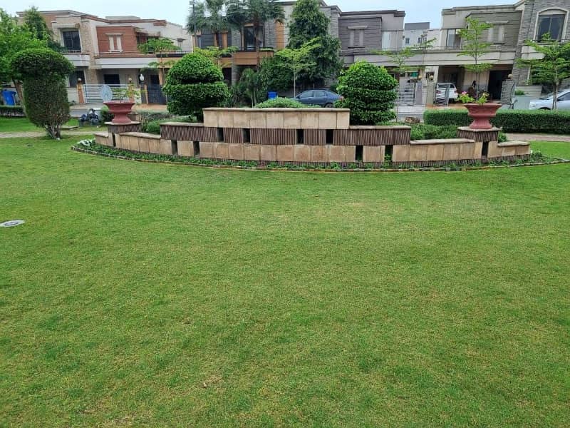 5 MARLA FACING PARK PLOT AVAILABLE FOR SALE 5