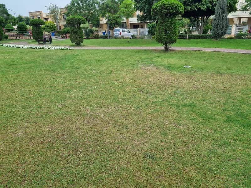 5 MARLA FACING PARK PLOT AVAILABLE FOR SALE 6