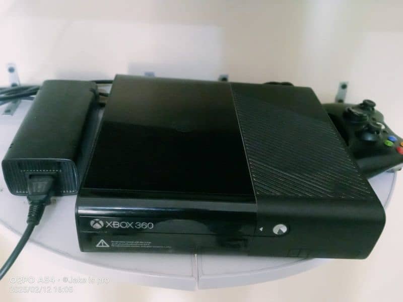 xbox 360E/kinect,4 month old bought from dubai,2controller,cds,battery 0