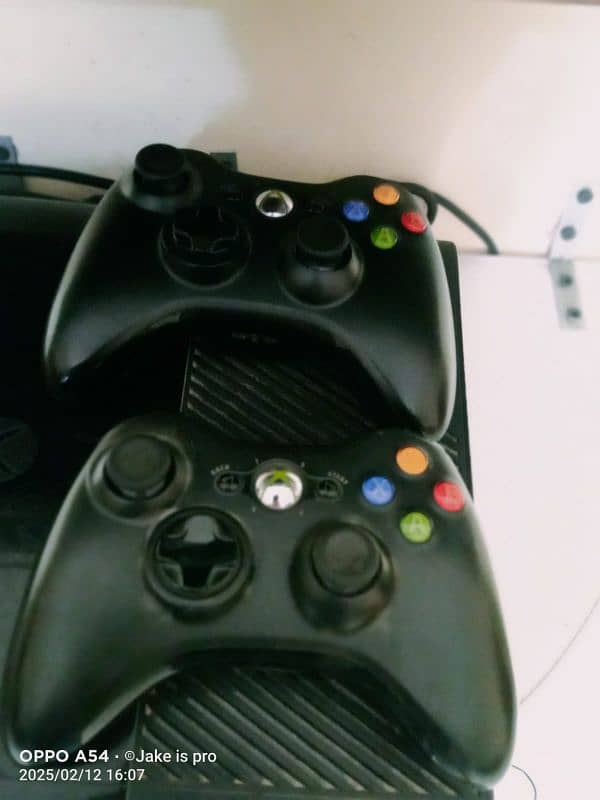 xbox 360E/kinect,4 month old bought from dubai,2controller,cds,battery 4