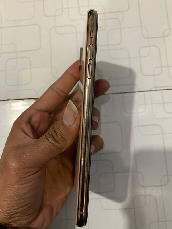 iPhone XS Max condition 10 x 9 GB /512 factory unlock 2