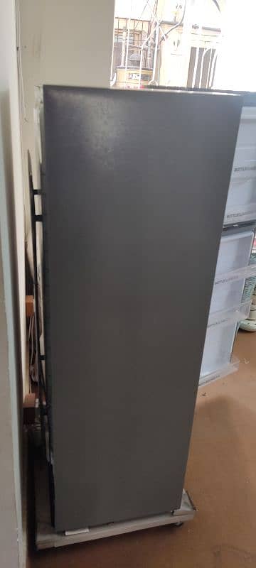 well maintained HEIR refrigerator slightly used in excellent condition 0