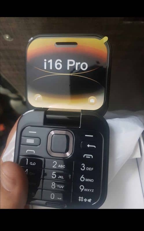 i16 pro keypad flip phone with colourful screen 1