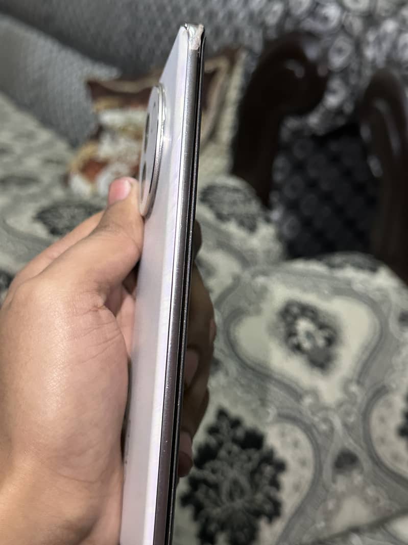 Vivo v30e 8gb/256gb storage 10 by 10 condition with box pta approved 5