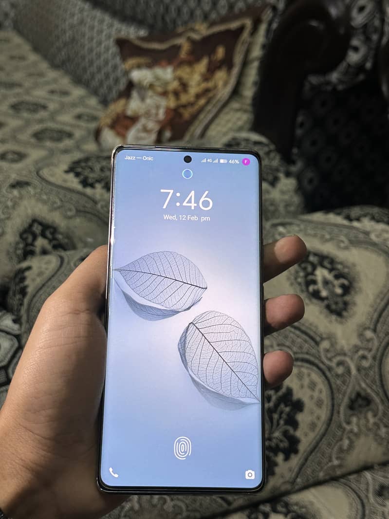 Vivo v30e 8gb/256gb storage 10 by 10 condition with box pta approved 7