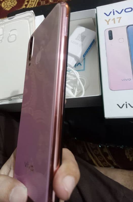 Vivo Y17 4