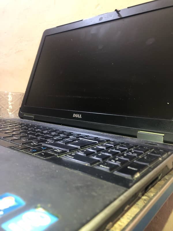 Dell latitude E6540 0