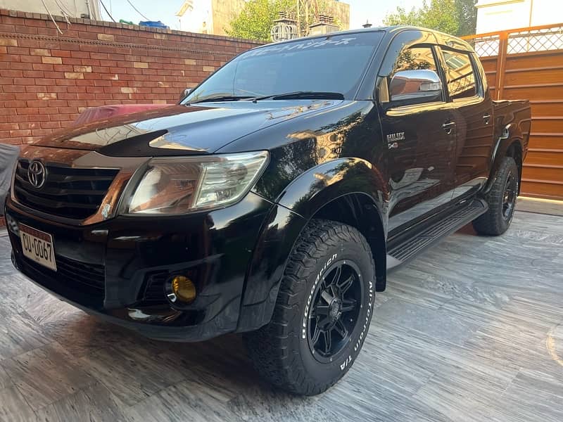 Toyota Hilux 2012 1