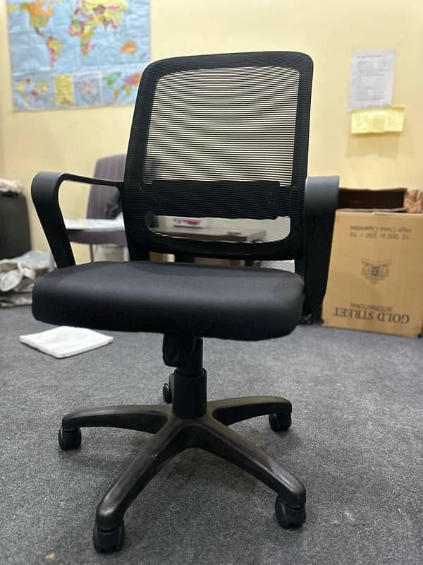 Used Study/work Chair with great comfort and reliability 0