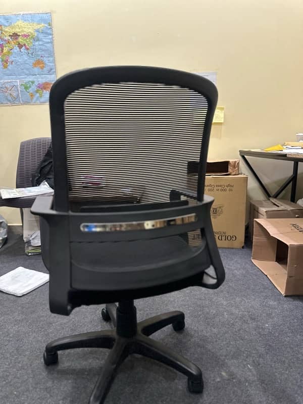 Used Study/work Chair with great comfort and reliability 3