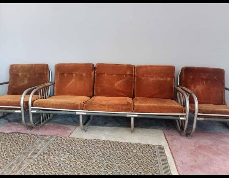 sofa set in very good condition 0