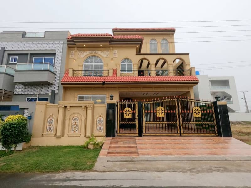 10 Marla House Available For Sale In Jubilee Town - Block B, Lahore 0