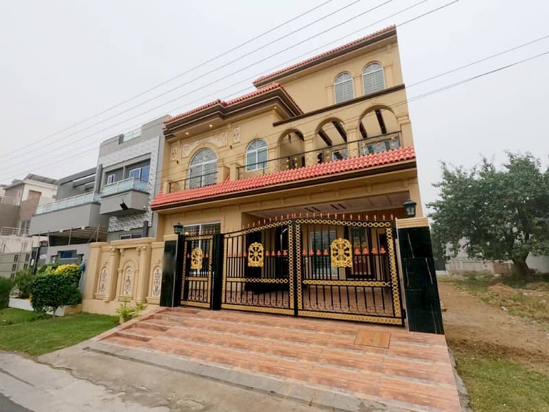 10 Marla House Available For Sale In Jubilee Town - Block B, Lahore 3