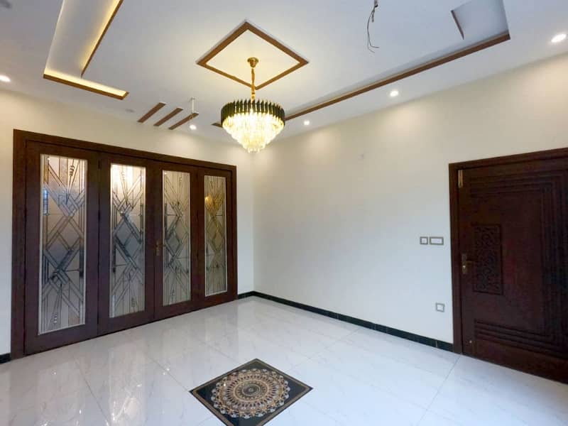 10 Marla House Available For Sale In Jubilee Town - Block B, Lahore 6