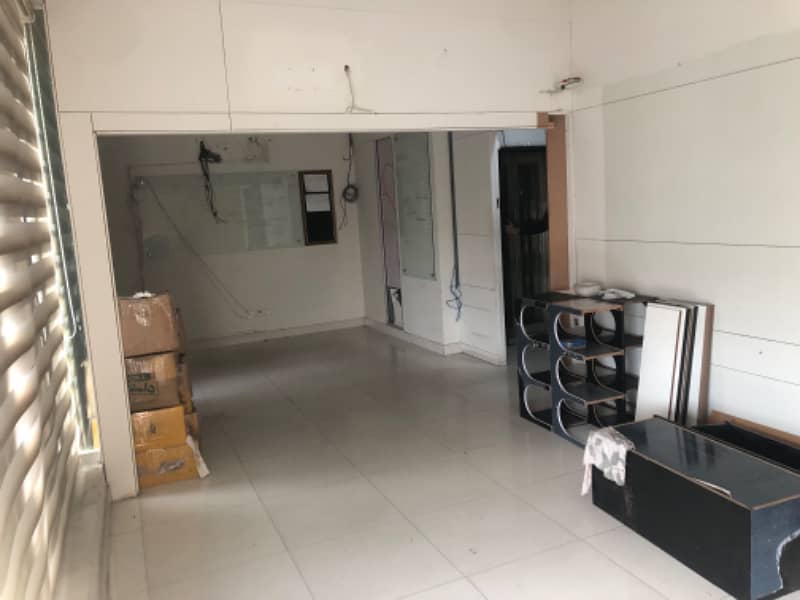 8 marla second floor office with lift for rent phase 3. 4