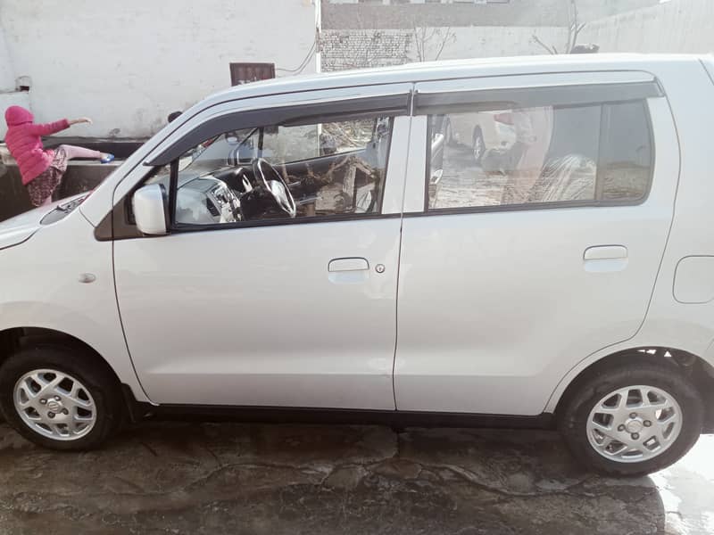 Suzuki Wagon R 2018 1