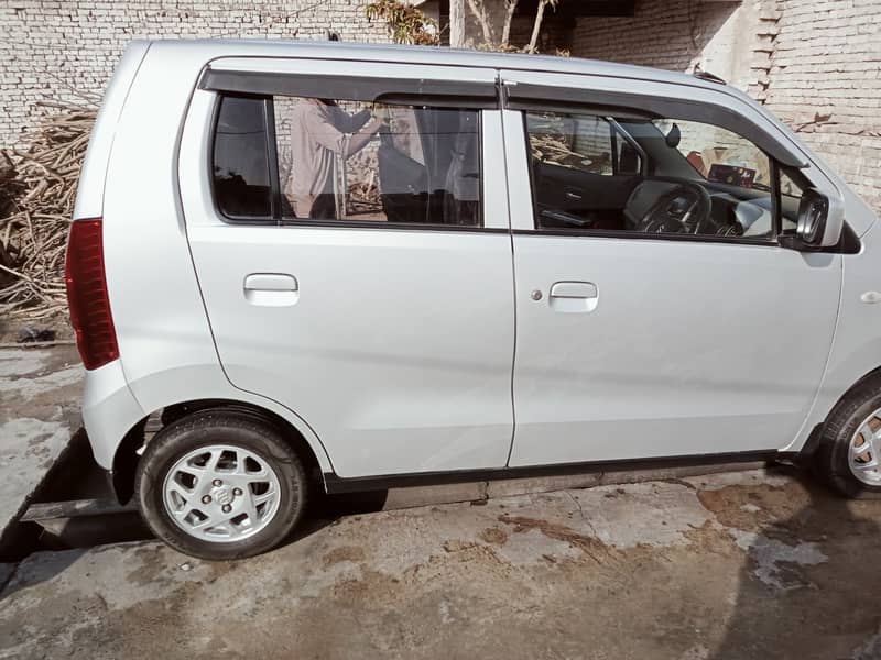 Suzuki Wagon R 2018 3