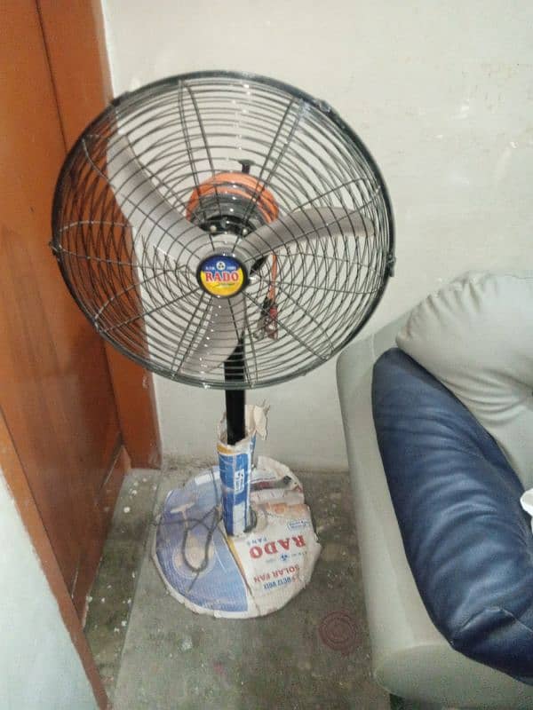 Solar pedestal Fan Strong body only 12 Volt battery se chaltia hai 0