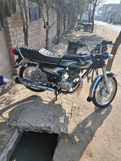 Honda 125 Black 2023 Model