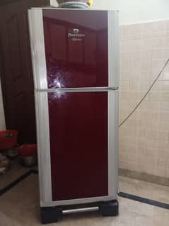 Selling Dawlance fridge