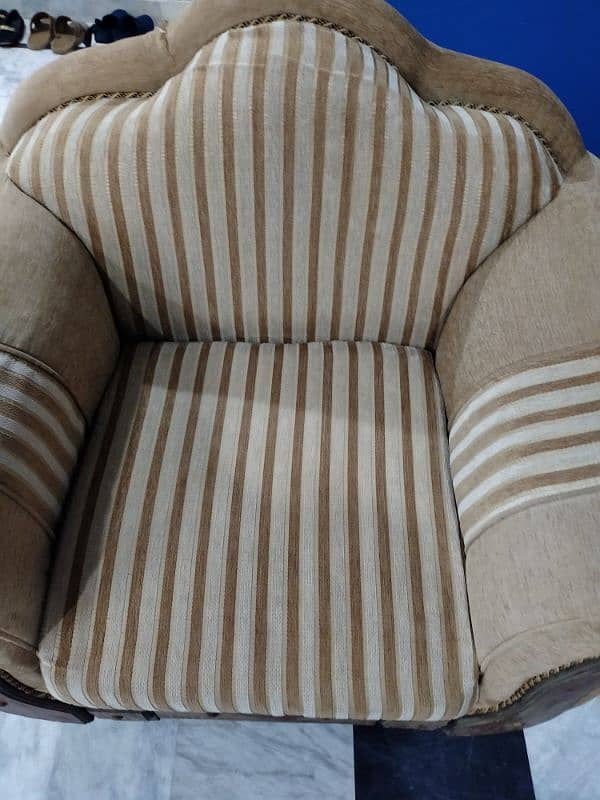 5 seater sofa set good condition 4