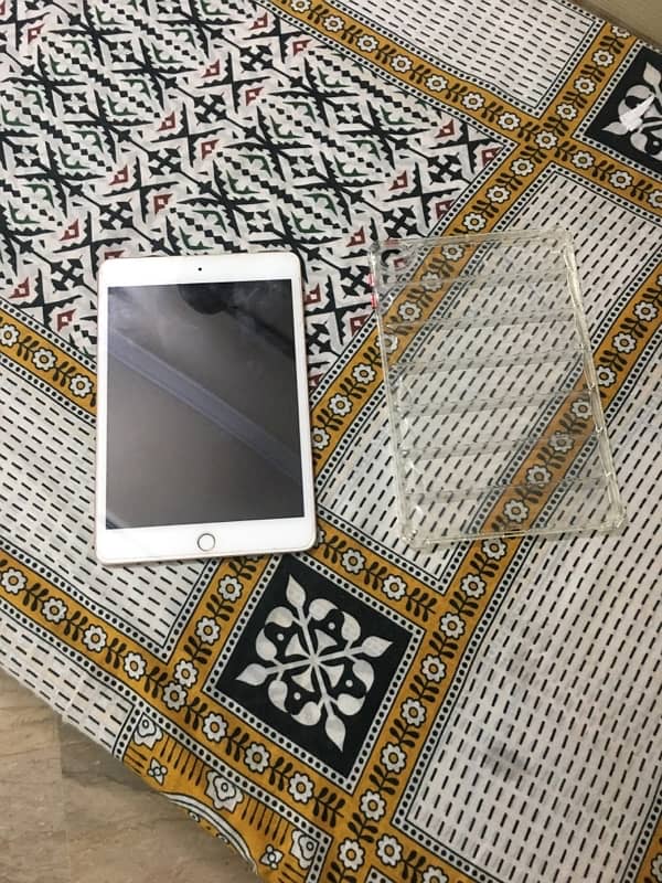 iPad mini 5 for sale in decent condiotion 6