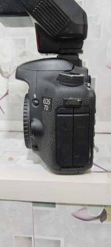 canon 7D body with canon flash EZ300 1