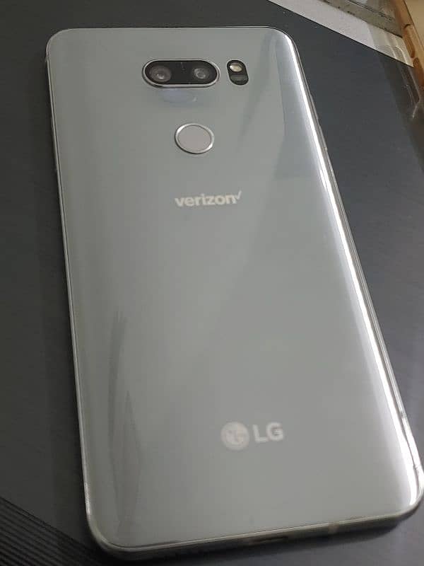 LG V30.8/10 condition. 4/64. NON PTA 0