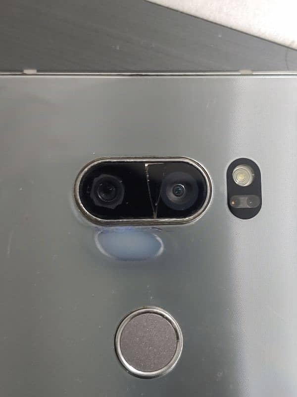 LG V30.8/10 condition. 4/64. NON PTA 4