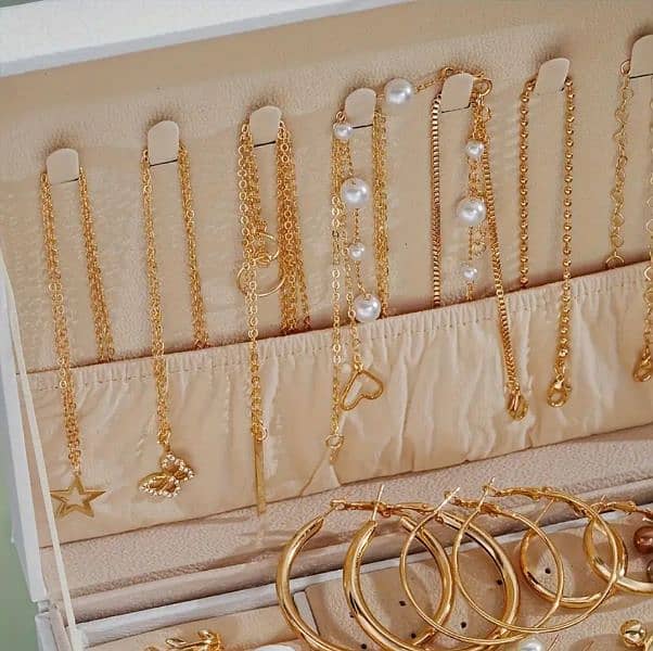 Elegant vintage 86 pieces jewelry set. . . . . . . Free home delivery 8