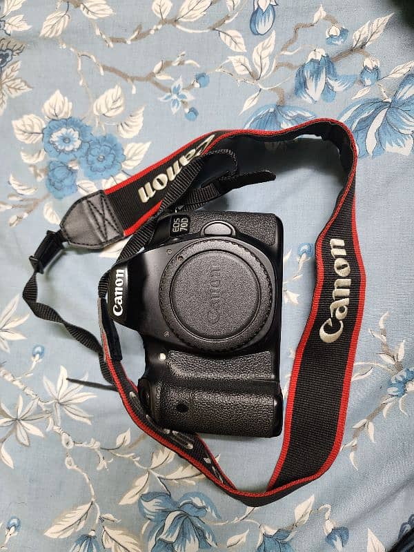 Canon 70D with 2 lenses 0