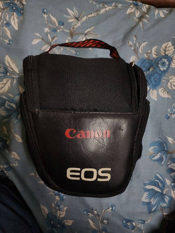 Canon 70D with 2 lenses 4