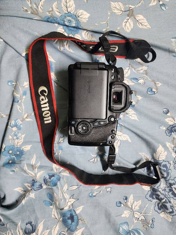 Canon 70D with 2 lenses 5