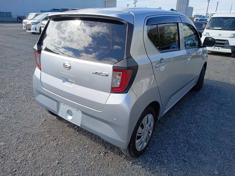 Daihatsu Mira 2021 3