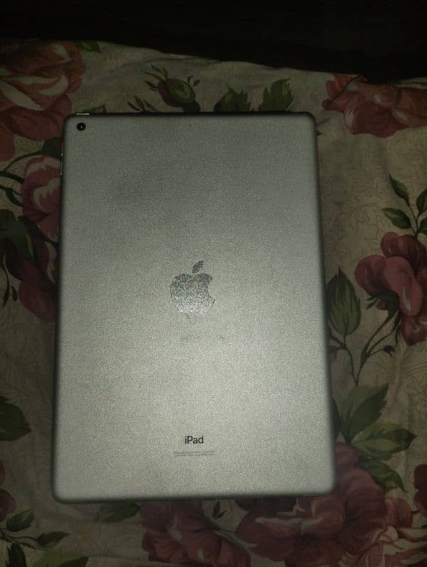 iPad 9th generation 64gb with box and charger 0