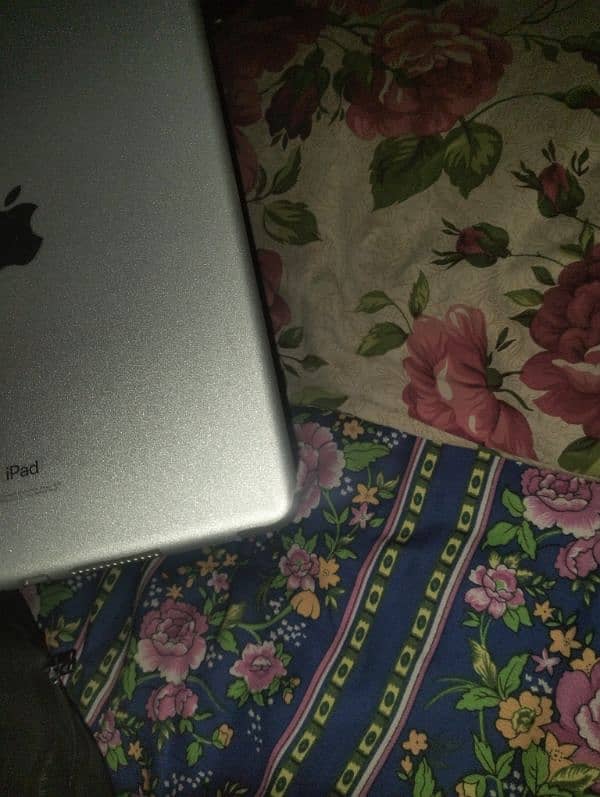 iPad 9th generation 64gb with box and charger 3