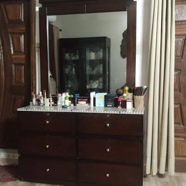 Dressing table 0