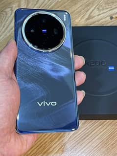 Vivo X 200 pro 5G 12/512 complete box urgent sale contact OLX