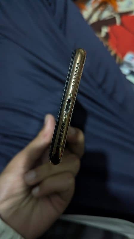 iphone xs max 4