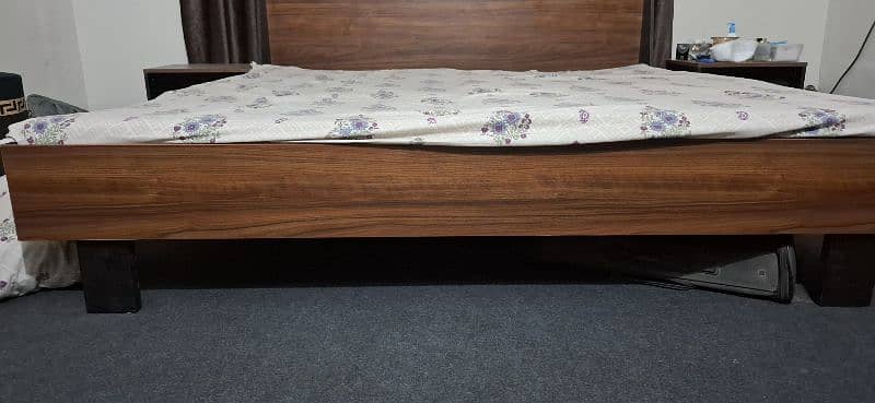 Double Bed | Queen Size | Side Table 2 3