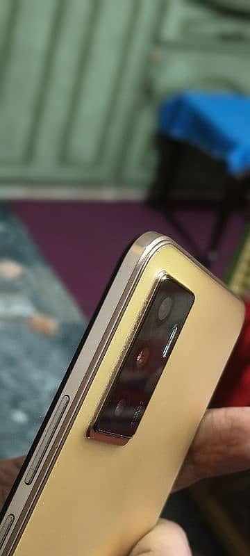 Vivo V23e GOLD 128GB/8GB 3